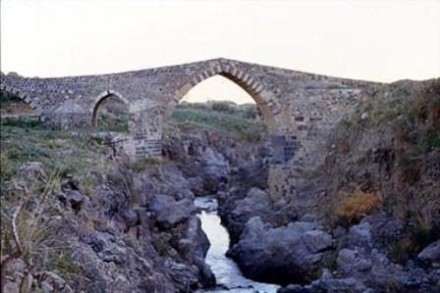 Il Ponte dei Saraceni - B&B "Etna Break"